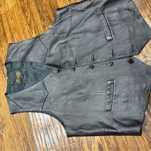 Scully BrandBlack Genuine Leather Vest- Silk lined
Excellent/fast shipping/Sz44